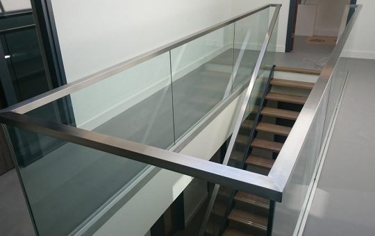 uniq-glass-balustrade